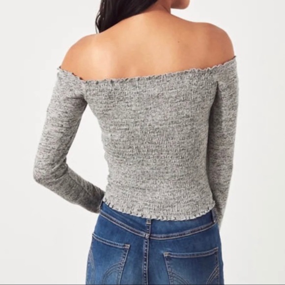 Long Sleeve Crop Top - Picture 2 of 6